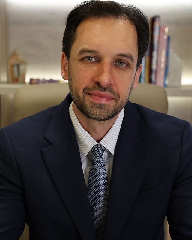 Dr. Bruno Bereza no consultório