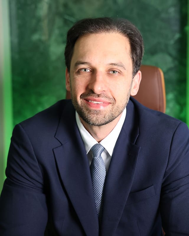 Dr. Bruno Bereza sorrindo